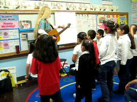 Kristin Lems guides 1st grade ELLs through a new v...