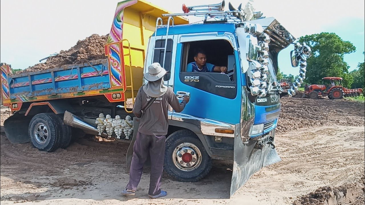 รถดั้มเทดิน รถไถติดหล่ม