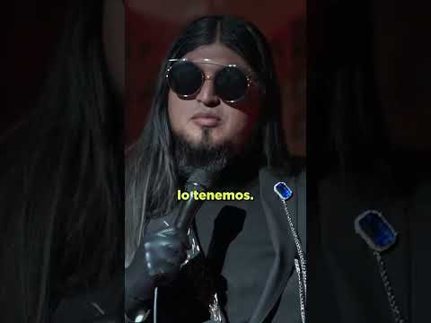 FINJA QUE ES MI PARIENTE