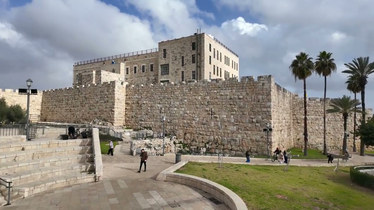 Настоящий Иерусалим в пятницу от центра города до Дамасских ворот