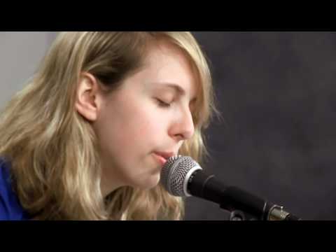 Sound Check: Teen musician and UWM grad Macyn Taylor performs 'Ramblin' On My Mind'