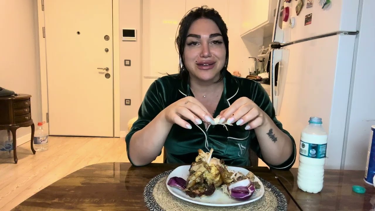 BÜTÜN TAVUK YUTTUM #mukbang #asmr #chicken 