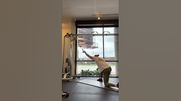 Half Kneeling Single Arm Lat Pulldown (DEMONSTRATION)