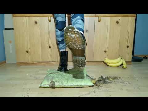 Dr Martena 1460 and Jenny Jairy boots crush bananas on pillow #SOFIAARMAZZI
