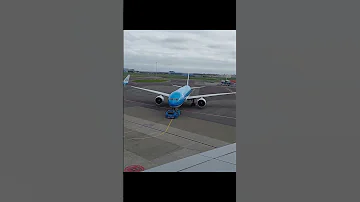 Plane Taxiing at Schiphol Airport ?????? #shorts #aviation