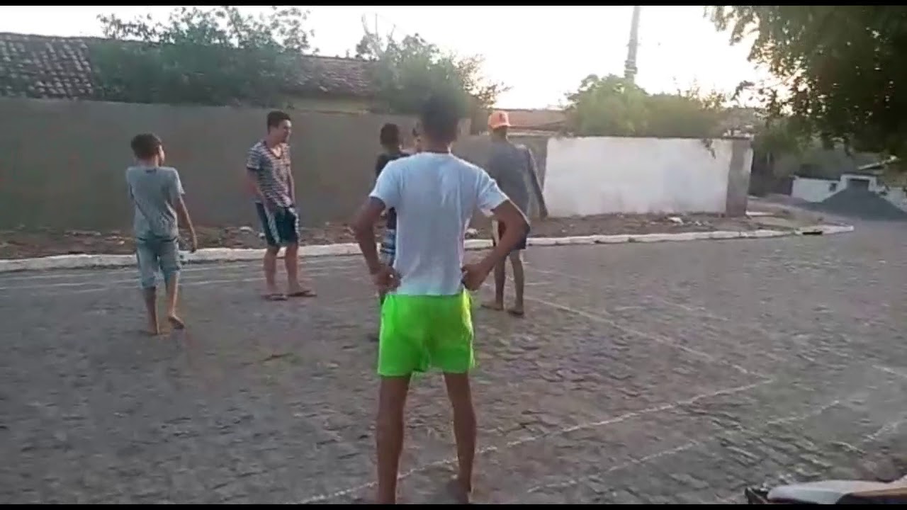 Brincadeiras da infância [ Garrafão ]