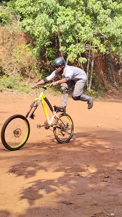 1 tyre seat wheelie 🔥  don't try 🚫🔥 OMG 😳😰#cycle #stunt #trending #mtb #stunt  ,🤯😱