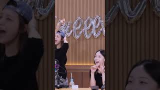 ASTRO - 외친다 💜💚 #진진 #문수아 #수현 #jinjin #moonsua #suhyeon #아스트로 #billlie #shorts