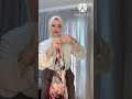 فكرة غريبة ما بتخطر عبالك بتخلي اي منديل عندك يصير احلى بلوزة وبتلبسيه بطريقتين فكرة غريبة ما بتخطر عبالك بتخلي اي منديل عندك يصير احلى بلوزة وبتلبسيه بطريقتين