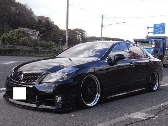 オートメッセ出品車両 200系クラウンアスリート ボルドワールド