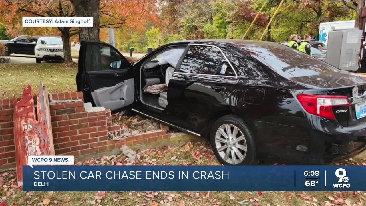 Stolen car chase ends in crash in Delhi - YouTube