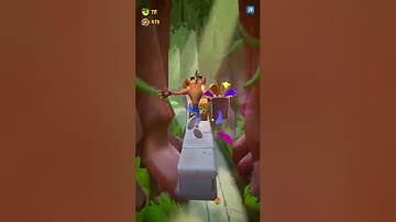 How to defeat Nitro Lab Assistant in Dino Might! on Crash Bandicoot: On the Run!