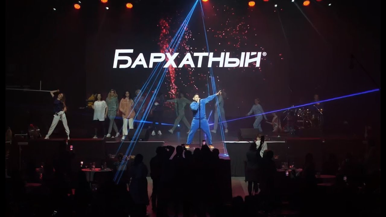 Смотреть «Amilo MC - Бархатный голос (стадион МТС Live Холл)» на YouTube Смотреть «Amilo MC - Бархатный голос (стадион МТС Live Холл)» на YouTube