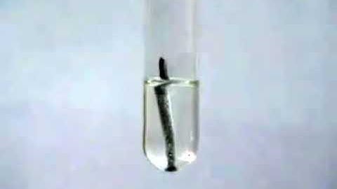 Sắt tác dụng với axit clohiđric Fe + HCl