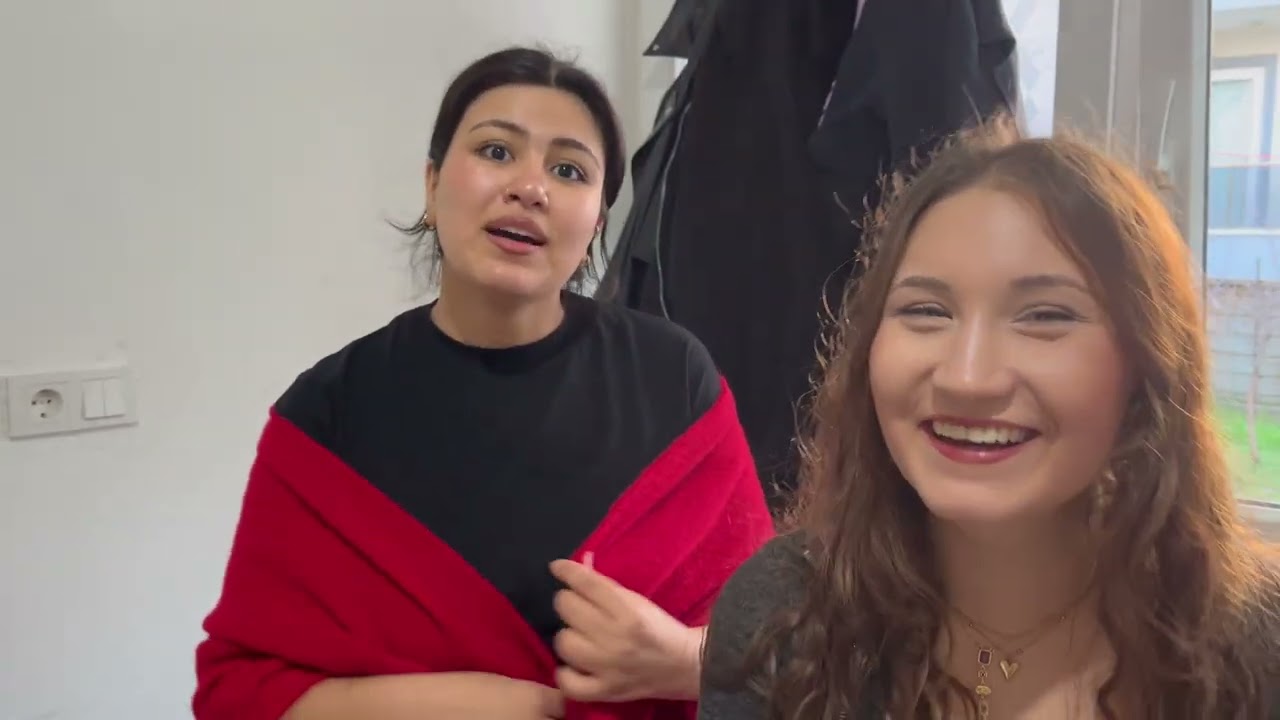 kızlarla gelin (öğrenci) evi birbirlerine girdiler