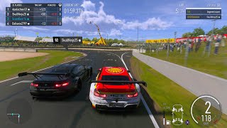 Two Drivers Giving You a Showcase of Hard Racing at Bathurst (Forza Motorsport)