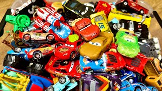 Looking for Lightning McQueen Cars: Lightning McQueen, sally, Guido, Doc Hudson, Tormentor, Fritter