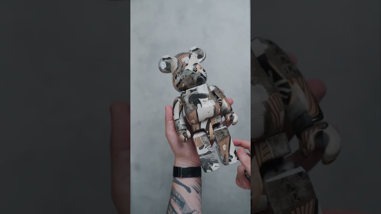 ASMR unboxing of this beautiful Bearbrick. 