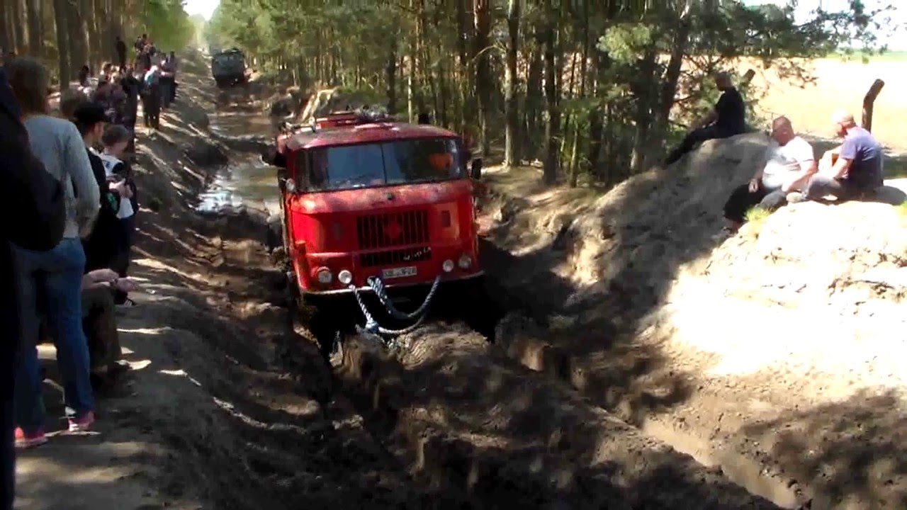 W50LA und Robur LO im Schlammloch, Peckfitz 2016