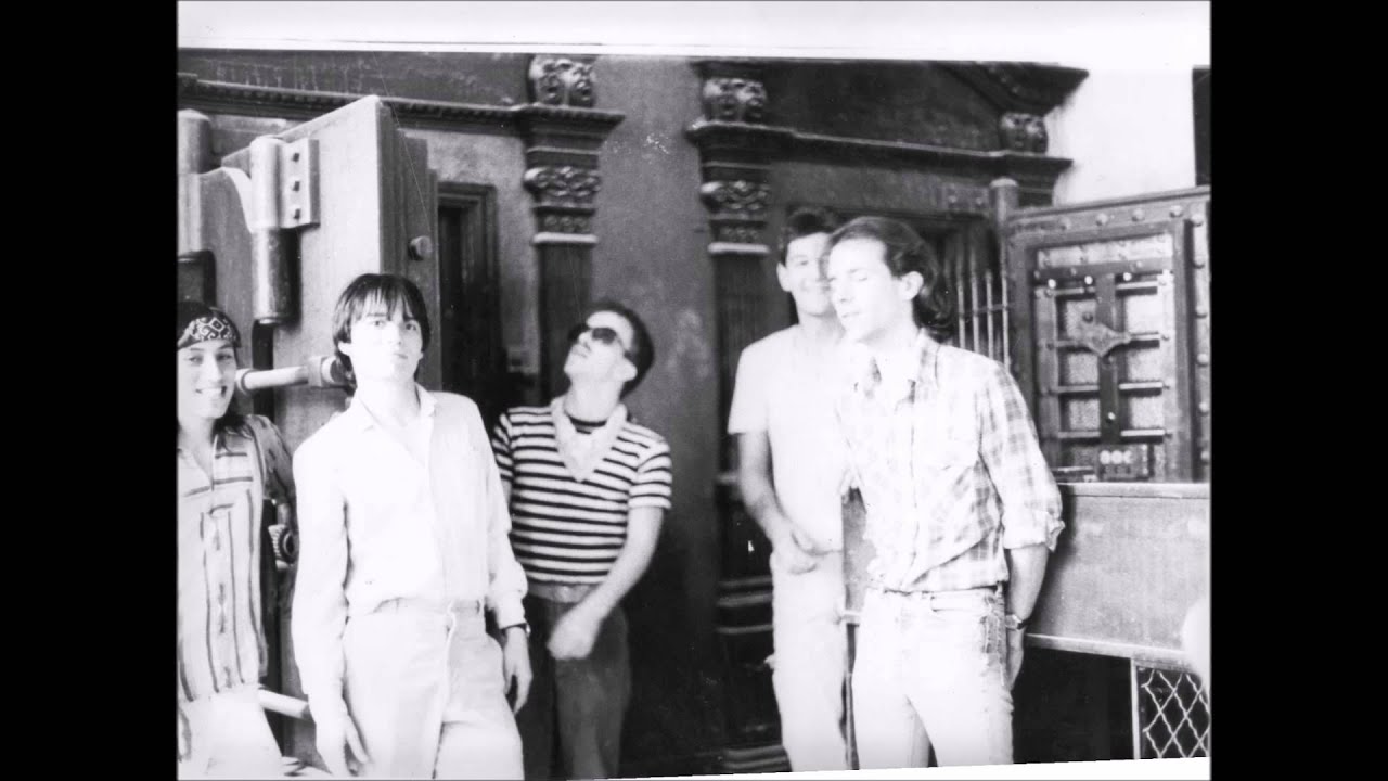 Watch Mannequin-Labyrinth on YouTube Watch Mannequin-Labyrinth on YouTube