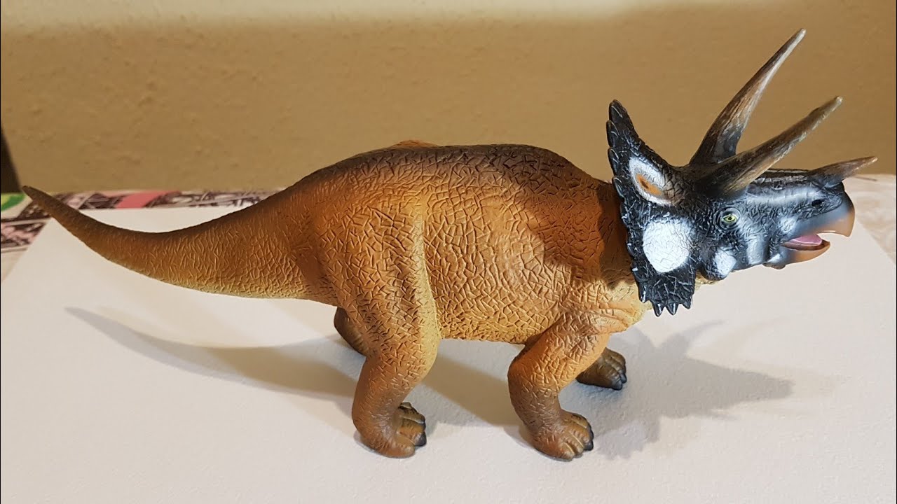 Обзор фигурки трицератопса (CollectA, 2010)