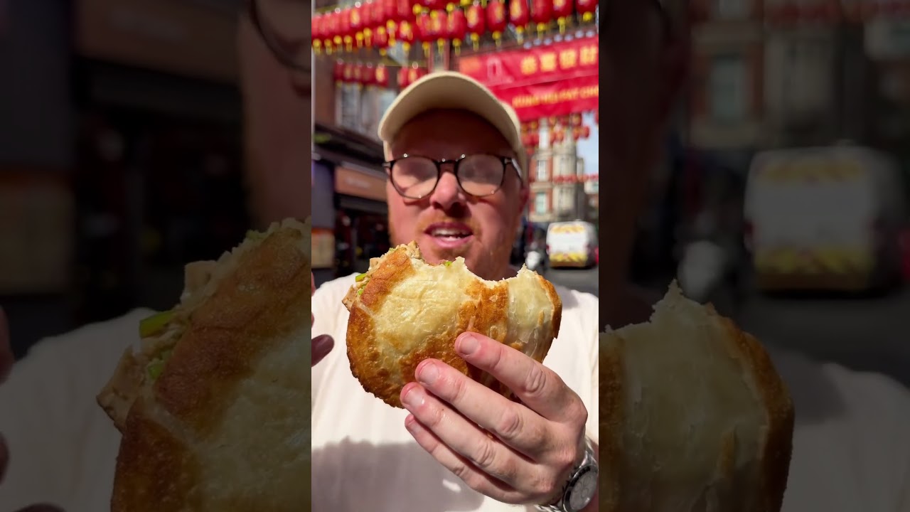NEW CHINATOWN BURGERS IN LONDON FOR £7.80! #chinatown #burger #london #foodie #shorts