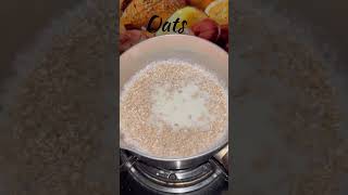 🥣 Healthy breakfast in just minutes #Oats #HealthyBreakfast #OatsRecipe #HealthyFood
