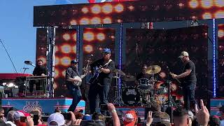 Luke Combs - When It Rains It Pours - Live From The 2022 Daytona 500