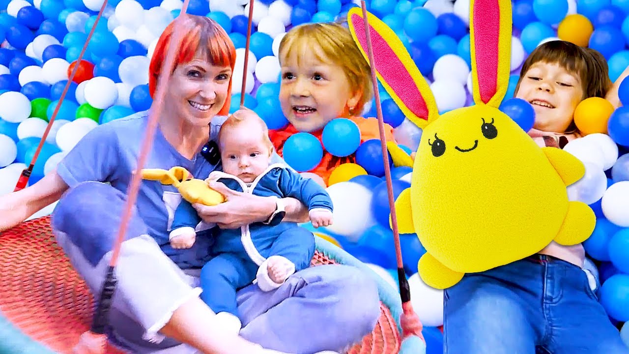 Portiamo i bimbi  piccoli e Lucky al parco tematico. Giochi di intrattenimento per bambini