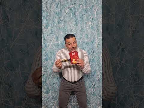 قطة  قطة تاكل دجاجة  قطة تاكل فروج قطة كيوت  cat  تربية القطط  اجمل قطة