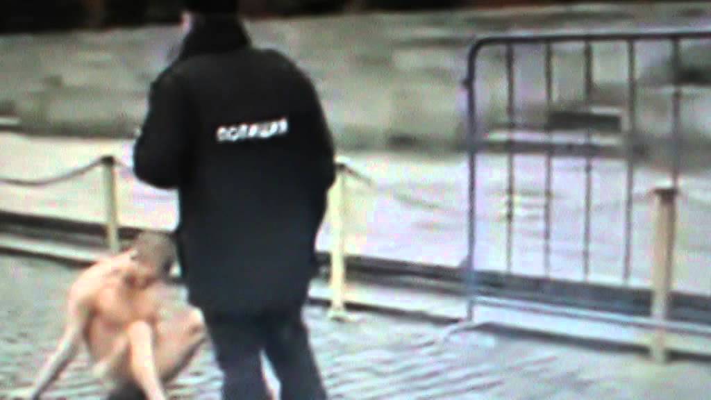 domashniy-erotika-video-pribit-moshonku-afrikanskih-plemenah