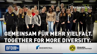 Gemeinsam für mehr Vielfalt – Ein Karrieretag für Frauen
Borussia Dortmund, der Berufsförderungsdienst der Bundeswehr und Rheinmetall haben gemeinsam einen Karrieretag für Fußballerinnen des BVB und Soldatinnen der Bundeswehr organisiert. Eine besondere Gelegenheit für Weiterbildung und konkrete Karriereplanung.
Ein Video mit Highlights und persönlichen Einblicken.
Taking responsibility in a changing world! Rheinmetall übernimmt Verantwortung in einer sich dramatisch verändernden Welt. Mit unseren Technologien, unseren Produkten und Systemen schaffen wir die unverzichtbare Grundlage für Frieden, Freiheit und für nachhaltige Entwicklung: Sicherheit.
#Rheinmetall #diversity #Taking_responsibility_in_a_changing_world #takingresponsibility
– – –
Erfahren Sie mehr über unser Verständnis von Diversität und die Chancen, die sich für Sie daraus ergeben: https://www.rheinmetall.com/vielfalt
https://www.rheinmetall.com/rheinmetall-und-der-bvb
– – –
Impressum:
https://www.rheinmetall.com/Impressum
– – –
Datenschutz:
https://www.rheinmetall.com/datenschutz-socialmedia Gemeinsam für mehr Vielfalt – Ein Karrieretag für Frauen