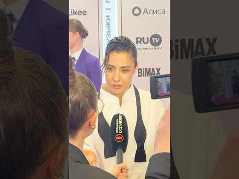 Люблю мужские рубашки. Люблю Sade. Люблю лица без фильтров Люблю живые эмоции. А ты?