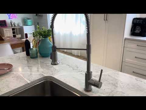 Кухонний змішувач на 2 води матове золото Kraus BOLDEN KFF-1610BBMB, видео 5