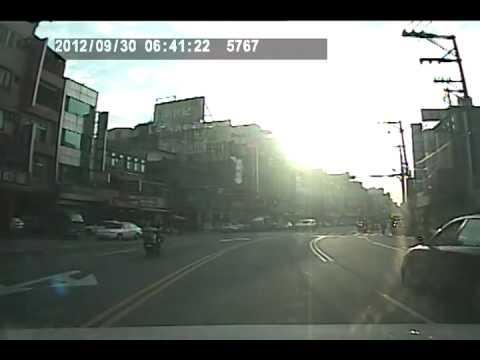 2012-09-30-中壢市民族路青果市場車禍行車紀錄.avi