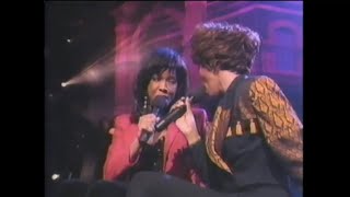 Download Lagu Bridge Over Troubled Water - Natalie Cole \u0026 Whitney Houston LIVE 1990 HQ MP3