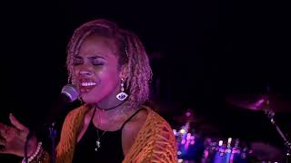 Jade Novah - Stages x Thinkin Bout You Mash Up (LIVE)