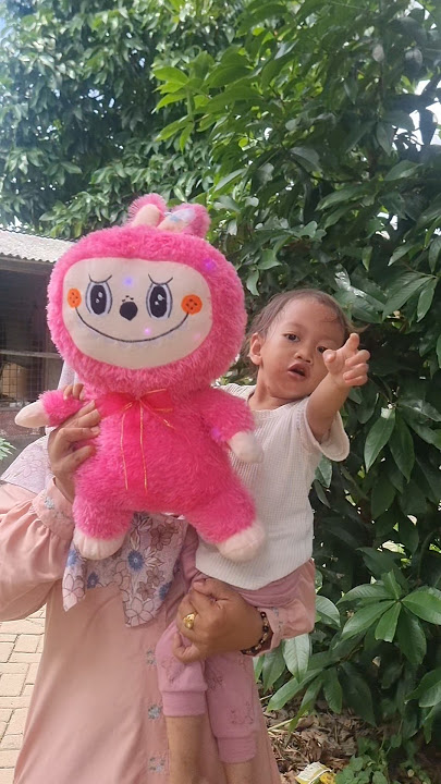 syifa lagi main boneka labubu nunjuk apa sih #trendingshorts #labubu #bonekalabubu #boneka