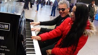 Meeting a Boogie Woogie Girl at the Street Piano chords