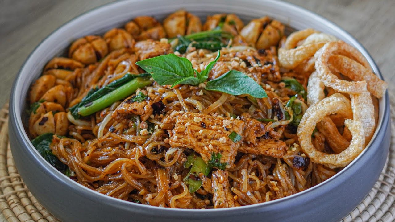 ချဉ်ငံစပ်အရသာနဲ့ စားလို့ကောင်းတဲ့ ကွေ့တီယို့သုပ်လေး အလွယ်သုပ်စားကြမယ်…👩🏻‍🍳😋