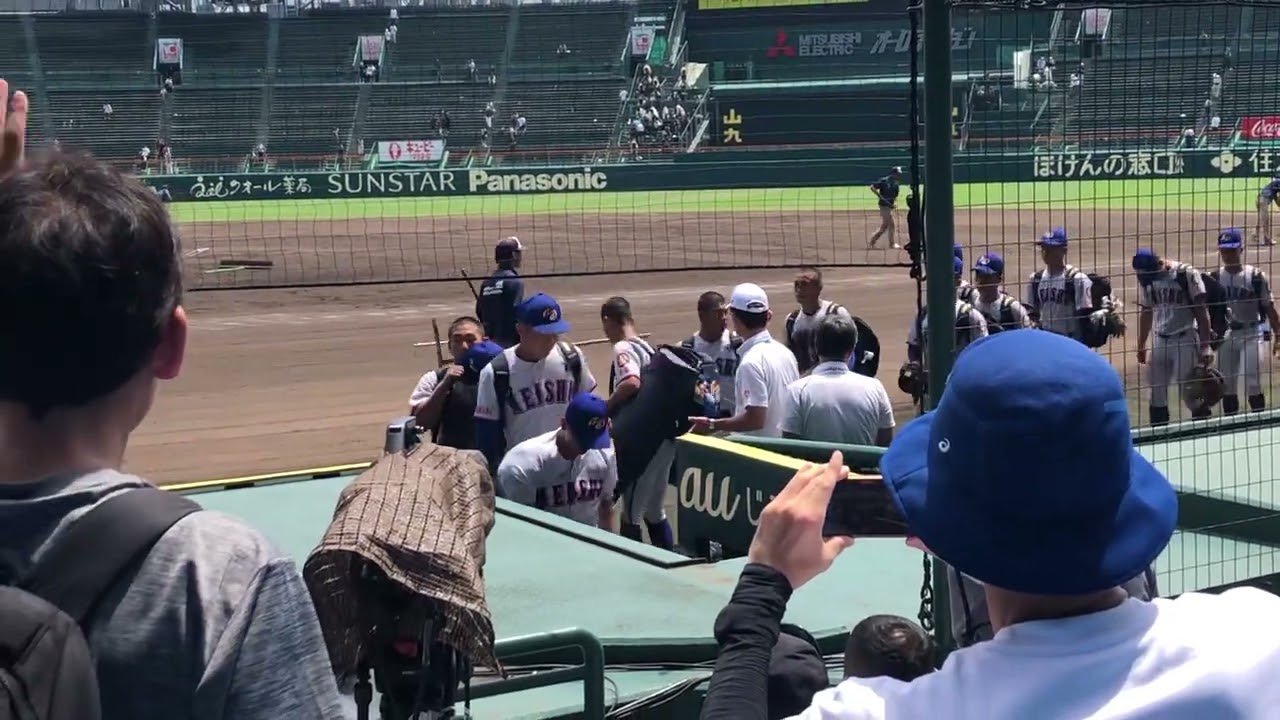 甲子園から引き上げる聖隷クリストファーと明秀日立