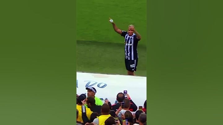 Deyverson Provoca torcida do Flamengo e mostra escudo da Libertadores