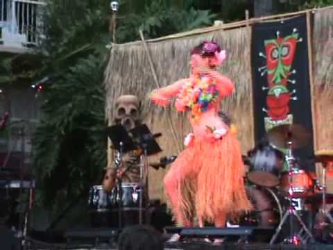 Tana the Tattooed Lady at Tiki Oasis 8