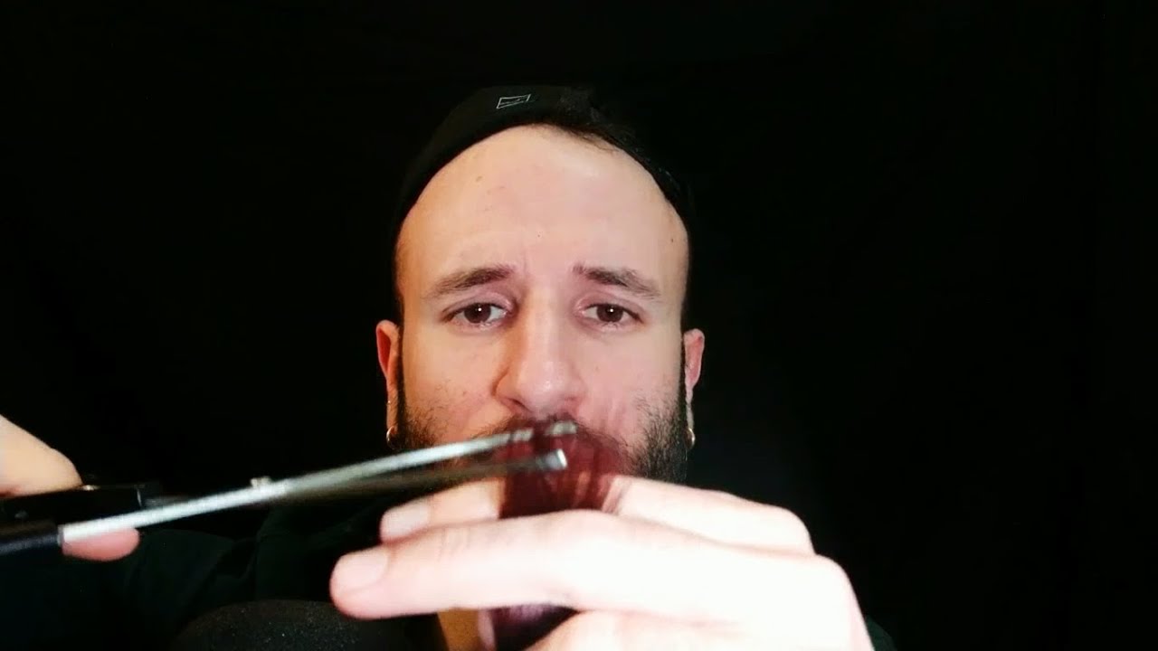 ASMR PARRUCCHIERE ANTIPATICO Per Il Tuo PREDICIOTTESIMO (Masticando Chewing Gum)