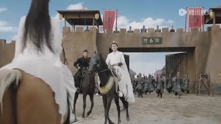 Cinderella nihayet prensin yanına döndü, prens onu daha da çok sevdi