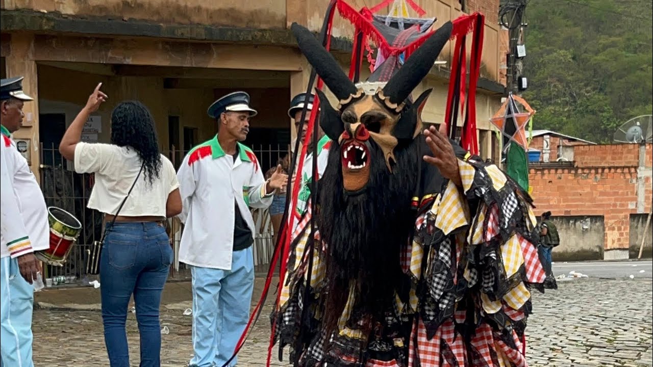 Chegada Da Bandeira Santa Cecília na Cidade De Itaocara para o Remate Da Bandeira Santa Clara
