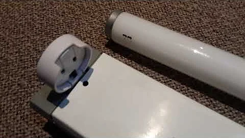 Crompton 5 foot fluorescent striplight