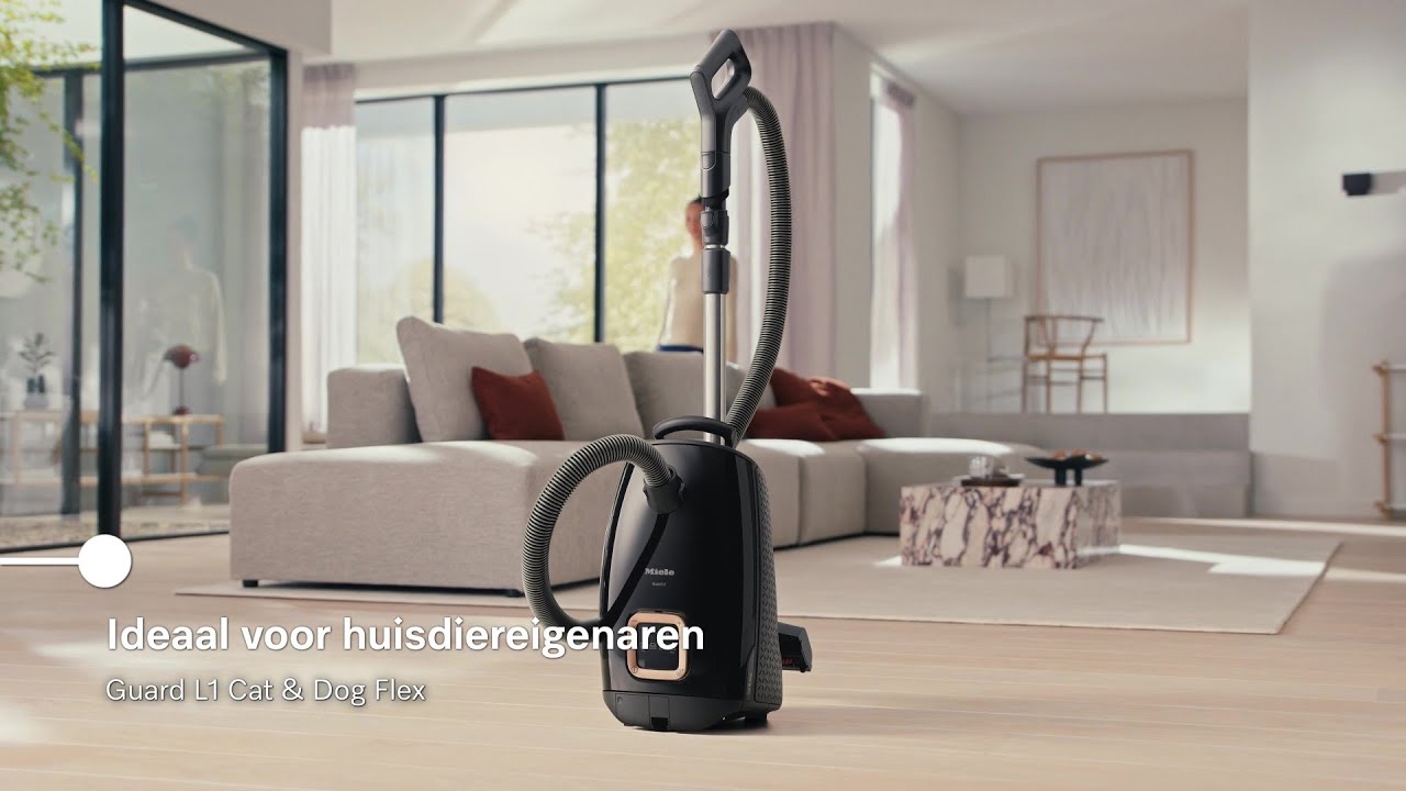 Пылесос Miele борется с шерстью и запахом кошки при помощи угольного фильтра
