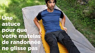 Une astuce pour que votre matelas de randonnée ne glisse pas