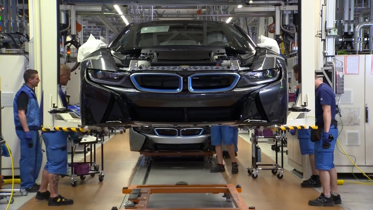 Так собирают Ваш БМВ i8. Assembling Your car BMW i8 - YouTube